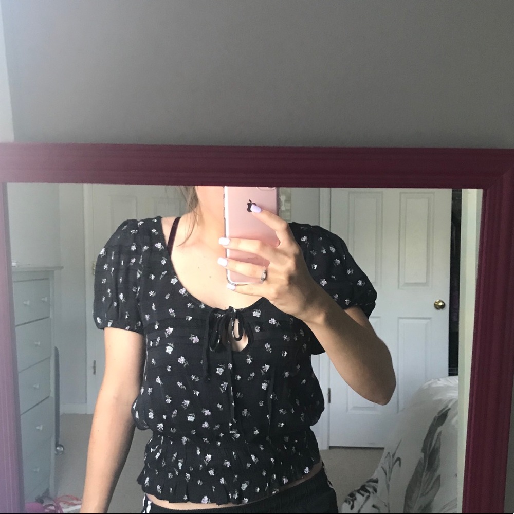 American Eagle Scrunch Crop Top
